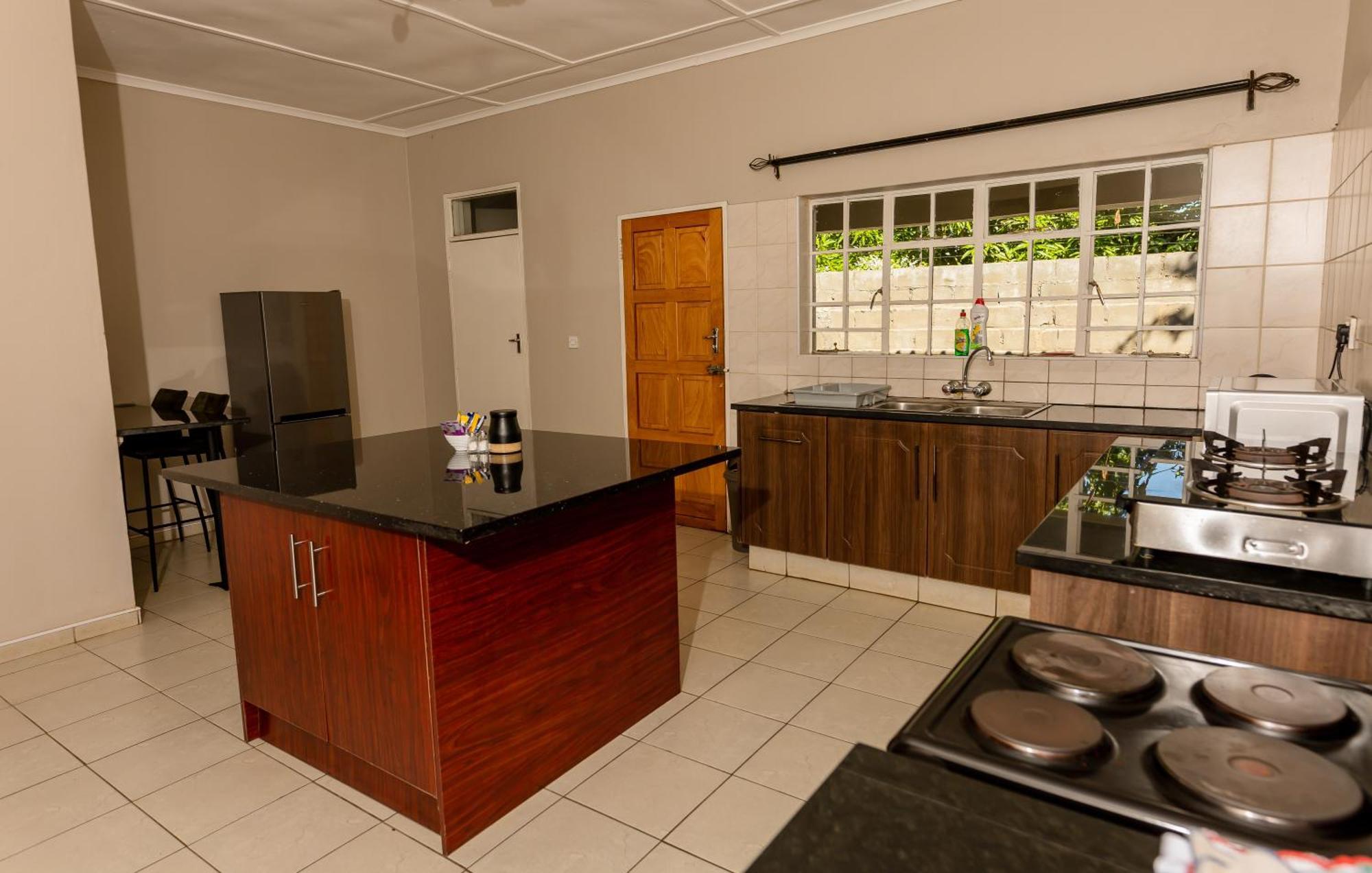 Hungwe House Villa Victoria Falls Exterior photo