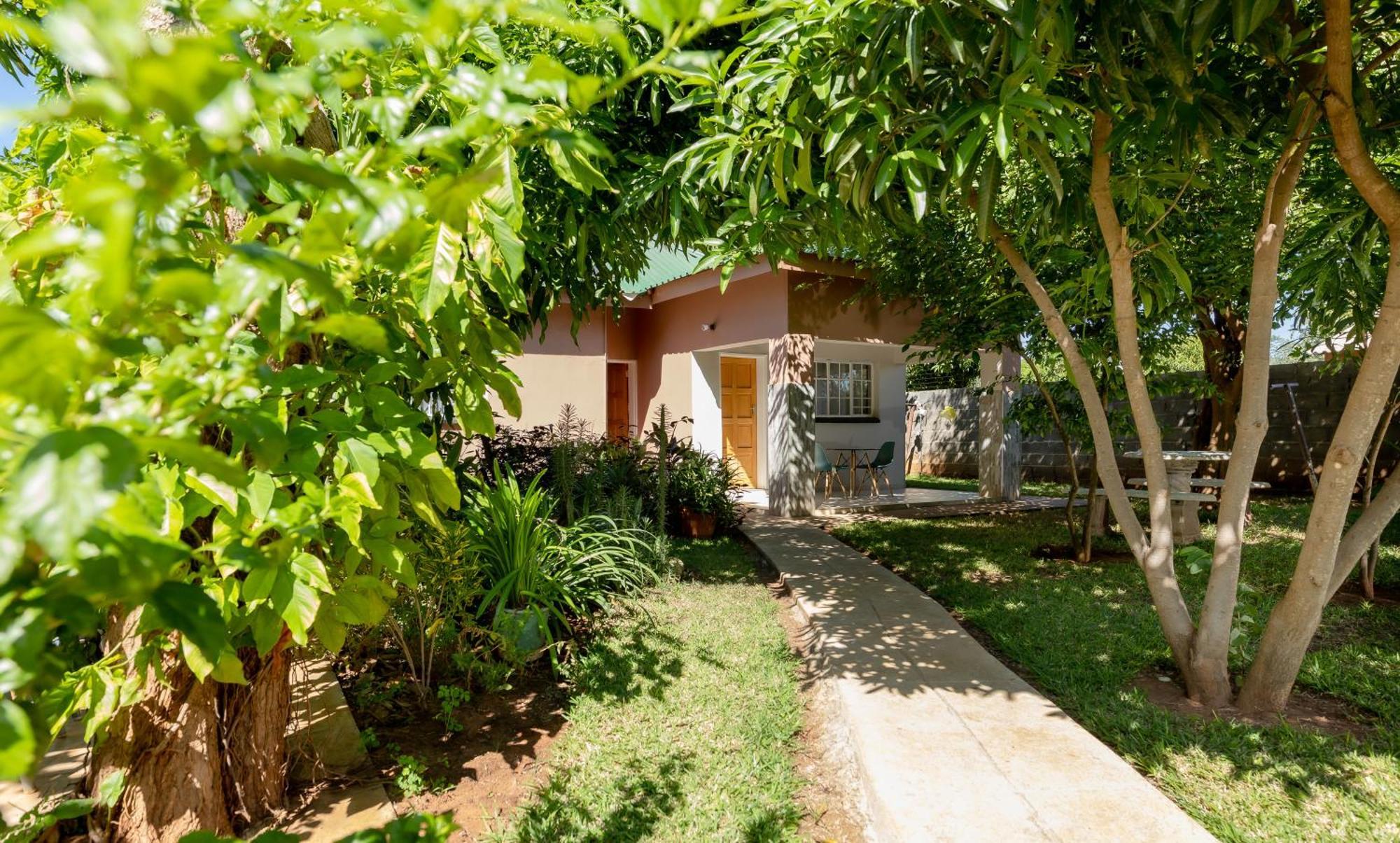 Hungwe House Villa Victoria Falls Exterior photo